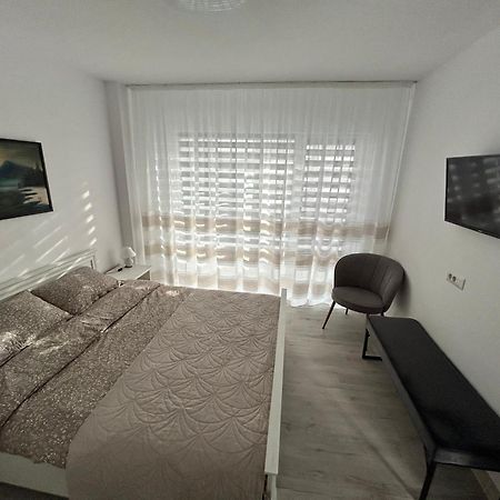 1 Mai - Luxury Park Apartments - Self Check-In - Private Parking - 2 Craiova Exterior foto